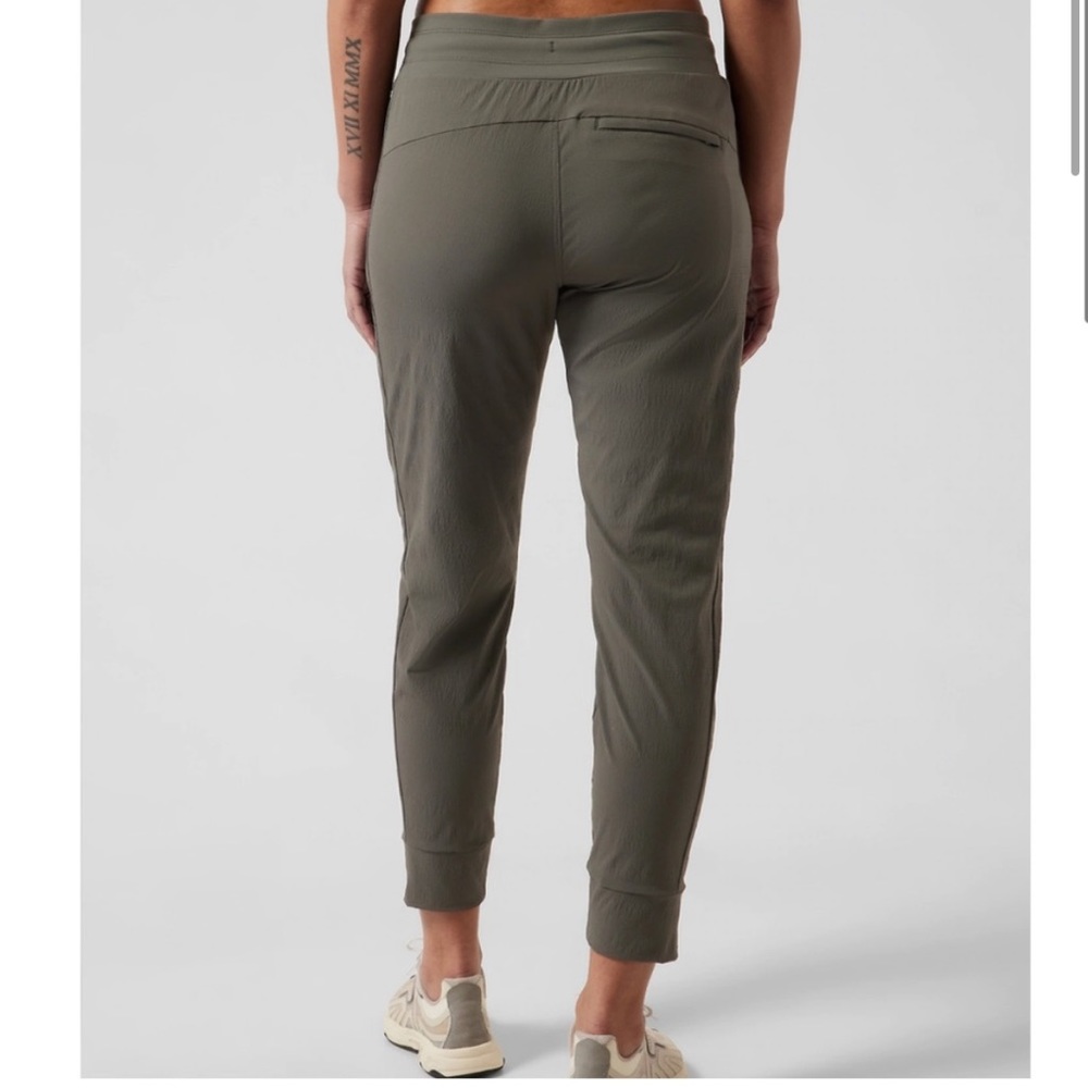 NWT Athleta Trekkie North Jogger Olive